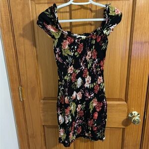 Only worn once! Listicle floral dress, size small